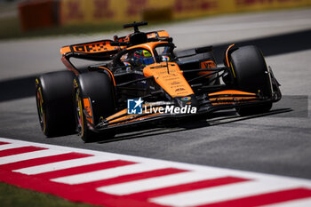 2024-06-21 - 81 PIASTRI Oscar (aus), McLaren F1 Team MCL38, action during the Formula 1 Aramco Gran Premio de Espana 2024, 10th round of the 2024 Formula One World Championship from June 21 to 23, 2024 on the Circuit de Barcelona-Catalunya, in Montmeló, Spain - F1 - SPANISH GRAND PRIX 2024 - FORMULA 1 - MOTORS