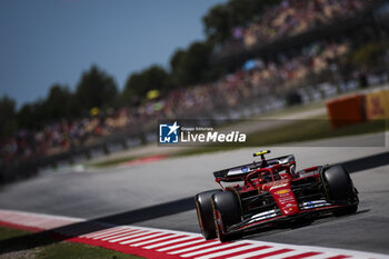 2024-06-21 - 55 SAINZ Carlos (spa), Scuderia Ferrari SF-24, action during the Formula 1 Aramco Gran Premio de Espana 2024, 10th round of the 2024 Formula One World Championship from June 21 to 23, 2024 on the Circuit de Barcelona-Catalunya, in Montmeló, Spain - F1 - SPANISH GRAND PRIX 2024 - FORMULA 1 - MOTORS