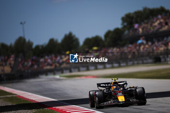 2024-06-21 - 11 PEREZ Sergio (mex), Red Bull Racing RB20, action during the Formula 1 Aramco Gran Premio de Espana 2024, 10th round of the 2024 Formula One World Championship from June 21 to 23, 2024 on the Circuit de Barcelona-Catalunya, in Montmeló, Spain - F1 - SPANISH GRAND PRIX 2024 - FORMULA 1 - MOTORS