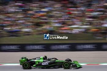 2024-06-21 - 24 ZHOU Guanyu (chi), Stake F1 Team Kick Sauber C44, action during the Formula 1 Aramco Gran Premio de Espana 2024, 10th round of the 2024 Formula One World Championship from June 21 to 23, 2024 on the Circuit de Barcelona-Catalunya, in Montmeló, Spain - F1 - SPANISH GRAND PRIX 2024 - FORMULA 1 - MOTORS