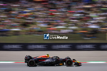 2024-06-21 - 11 PEREZ Sergio (mex), Red Bull Racing RB20, action during the Formula 1 Aramco Gran Premio de Espana 2024, 10th round of the 2024 Formula One World Championship from June 21 to 23, 2024 on the Circuit de Barcelona-Catalunya, in Montmeló, Spain - F1 - SPANISH GRAND PRIX 2024 - FORMULA 1 - MOTORS