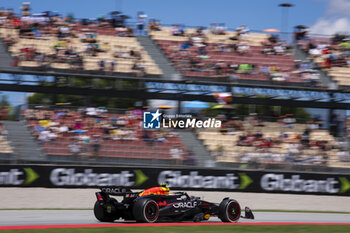 2024-06-21 - 11 PEREZ Sergio (mex), Red Bull Racing RB20, action during the Formula 1 Aramco Gran Premio de Espana 2024, 10th round of the 2024 Formula One World Championship from June 21 to 23, 2024 on the Circuit de Barcelona-Catalunya, in Montmeló, Spain - F1 - SPANISH GRAND PRIX 2024 - FORMULA 1 - MOTORS