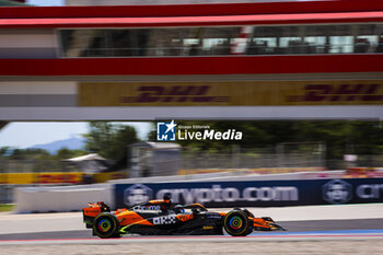 2024-06-21 - 81 PIASTRI Oscar (aus), McLaren F1 Team MCL38, action during the Formula 1 Aramco Gran Premio de Espana 2024, 10th round of the 2024 Formula One World Championship from June 21 to 23, 2024 on the Circuit de Barcelona-Catalunya, in Montmeló, Spain - F1 - SPANISH GRAND PRIX 2024 - FORMULA 1 - MOTORS