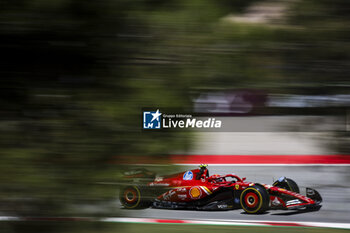 2024-06-21 - 55 SAINZ Carlos (spa), Scuderia Ferrari SF-24, action during the Formula 1 Aramco Gran Premio de Espana 2024, 10th round of the 2024 Formula One World Championship from June 21 to 23, 2024 on the Circuit de Barcelona-Catalunya, in Montmeló, Spain - F1 - SPANISH GRAND PRIX 2024 - FORMULA 1 - MOTORS