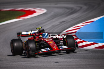 2024-06-21 - 55 SAINZ Carlos (spa), Scuderia Ferrari SF-24, action during the Formula 1 Aramco Gran Premio de Espana 2024, 10th round of the 2024 Formula One World Championship from June 21 to 23, 2024 on the Circuit de Barcelona-Catalunya, in Montmeló, Spain - F1 - SPANISH GRAND PRIX 2024 - FORMULA 1 - MOTORS