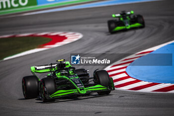 2024-06-21 - 24 ZHOU Guanyu (chi), Stake F1 Team Kick Sauber C44, action during the Formula 1 Aramco Gran Premio de Espana 2024, 10th round of the 2024 Formula One World Championship from June 21 to 23, 2024 on the Circuit de Barcelona-Catalunya, in Montmeló, Spain - F1 - SPANISH GRAND PRIX 2024 - FORMULA 1 - MOTORS