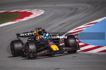 2024-06-21 - 01 VERSTAPPEN Max (nld), Red Bull Racing RB20, action during the Formula 1 Aramco Gran Premio de Espana 2024, 10th round of the 2024 Formula One World Championship from June 21 to 23, 2024 on the Circuit de Barcelona-Catalunya, in Montmeló, Spain - F1 - SPANISH GRAND PRIX 2024 - FORMULA 1 - MOTORS