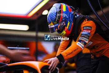 2024-06-21 - PIASTRI Oscar (aus), McLaren F1 Team MCL38, portrait during the Formula 1 Aramco Gran Premio de Espana 2024, 10th round of the 2024 Formula One World Championship from June 21 to 23, 2024 on the Circuit de Barcelona-Catalunya, in Montmeló, Spain - F1 - SPANISH GRAND PRIX 2024 - FORMULA 1 - MOTORS