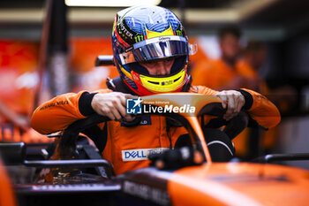 2024-06-21 - PIASTRI Oscar (aus), McLaren F1 Team MCL38, portrait during the Formula 1 Aramco Gran Premio de Espana 2024, 10th round of the 2024 Formula One World Championship from June 21 to 23, 2024 on the Circuit de Barcelona-Catalunya, in Montmeló, Spain - F1 - SPANISH GRAND PRIX 2024 - FORMULA 1 - MOTORS