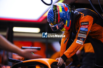 2024-06-21 - PIASTRI Oscar (aus), McLaren F1 Team MCL38, portrait during the Formula 1 Aramco Gran Premio de Espana 2024, 10th round of the 2024 Formula One World Championship from June 21 to 23, 2024 on the Circuit de Barcelona-Catalunya, in Montmeló, Spain - F1 - SPANISH GRAND PRIX 2024 - FORMULA 1 - MOTORS