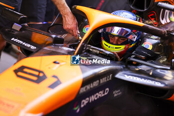 2024-06-21 - PIASTRI Oscar (aus), McLaren F1 Team MCL38, portrait during the Formula 1 Aramco Gran Premio de Espana 2024, 10th round of the 2024 Formula One World Championship from June 21 to 23, 2024 on the Circuit de Barcelona-Catalunya, in Montmeló, Spain - F1 - SPANISH GRAND PRIX 2024 - FORMULA 1 - MOTORS