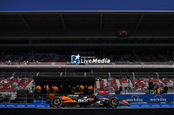 2024-06-21 - 81 PIASTRI Oscar (aus), McLaren F1 Team MCL38, action during the Formula 1 Aramco Gran Premio de Espana 2024, 10th round of the 2024 Formula One World Championship from June 21 to 23, 2024 on the Circuit de Barcelona-Catalunya, in Montmeló, Spain - F1 - SPANISH GRAND PRIX 2024 - FORMULA 1 - MOTORS