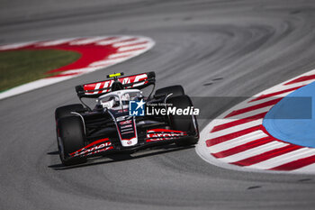 2024-06-21 - 27 HULKENBERG Nico (ger), Haas F1 Team VF-24 Ferrari, action during the Formula 1 Aramco Gran Premio de Espana 2024, 10th round of the 2024 Formula One World Championship from June 21 to 23, 2024 on the Circuit de Barcelona-Catalunya, in Montmeló, Spain - F1 - SPANISH GRAND PRIX 2024 - FORMULA 1 - MOTORS