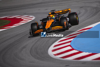 2024-06-21 - 81 PIASTRI Oscar (aus), McLaren F1 Team MCL38, action during the Formula 1 Aramco Gran Premio de Espana 2024, 10th round of the 2024 Formula One World Championship from June 21 to 23, 2024 on the Circuit de Barcelona-Catalunya, in Montmeló, Spain - F1 - SPANISH GRAND PRIX 2024 - FORMULA 1 - MOTORS