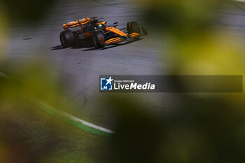 2024-06-21 - 81 PIASTRI Oscar (aus), McLaren F1 Team MCL38, action during the Formula 1 Aramco Gran Premio de Espana 2024, 10th round of the 2024 Formula One World Championship from June 21 to 23, 2024 on the Circuit de Barcelona-Catalunya, in Montmeló, Spain - F1 - SPANISH GRAND PRIX 2024 - FORMULA 1 - MOTORS