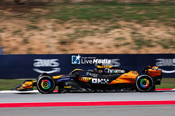 2024-06-21 - 81 PIASTRI Oscar (aus), McLaren F1 Team MCL38, action during the Formula 1 Aramco Gran Premio de Espana 2024, 10th round of the 2024 Formula One World Championship from June 21 to 23, 2024 on the Circuit de Barcelona-Catalunya, in Montmeló, Spain - F1 - SPANISH GRAND PRIX 2024 - FORMULA 1 - MOTORS