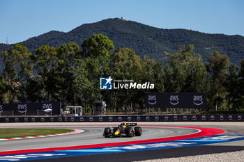 2024-06-21 - 11 PEREZ Sergio (mex), Red Bull Racing RB20, action during the Formula 1 Aramco Gran Premio de Espana 2024, 10th round of the 2024 Formula One World Championship from June 21 to 23, 2024 on the Circuit de Barcelona-Catalunya, in Montmeló, Spain - F1 - SPANISH GRAND PRIX 2024 - FORMULA 1 - MOTORS