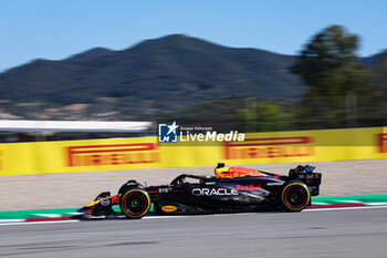 2024-06-21 - 01 VERSTAPPEN Max (nld), Red Bull Racing RB20, action during the Formula 1 Aramco Gran Premio de Espana 2024, 10th round of the 2024 Formula One World Championship from June 21 to 23, 2024 on the Circuit de Barcelona-Catalunya, in Montmeló, Spain - F1 - SPANISH GRAND PRIX 2024 - FORMULA 1 - MOTORS