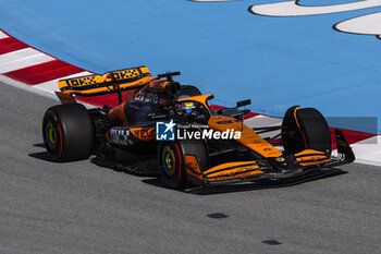 2024-06-21 - 81 PIASTRI Oscar (aus), McLaren F1 Team MCL38, action during the Formula 1 Aramco Gran Premio de Espana 2024, 10th round of the 2024 Formula One World Championship from June 21 to 23, 2024 on the Circuit de Barcelona-Catalunya, in Montmeló, Spain - F1 - SPANISH GRAND PRIX 2024 - FORMULA 1 - MOTORS