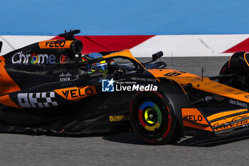 2024-06-21 - 81 PIASTRI Oscar (aus), McLaren F1 Team MCL38, action during the Formula 1 Aramco Gran Premio de Espana 2024, 10th round of the 2024 Formula One World Championship from June 21 to 23, 2024 on the Circuit de Barcelona-Catalunya, in Montmeló, Spain - F1 - SPANISH GRAND PRIX 2024 - FORMULA 1 - MOTORS