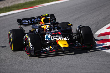 2024-06-21 - 11 PEREZ Sergio (mex), Red Bull Racing RB20, action during the Formula 1 Aramco Gran Premio de Espana 2024, 10th round of the 2024 Formula One World Championship from June 21 to 23, 2024 on the Circuit de Barcelona-Catalunya, in Montmeló, Spain - F1 - SPANISH GRAND PRIX 2024 - FORMULA 1 - MOTORS