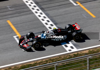 2024-06-21 - 27 HULKENBERG Nico (ger), Haas F1 Team VF-24 Ferrari, action during the Formula 1 Aramco Gran Premio de Espana 2024, 10th round of the 2024 Formula One World Championship from June 21 to 23, 2024 on the Circuit de Barcelona-Catalunya, in Montmeló, Spain - F1 - SPANISH GRAND PRIX 2024 - FORMULA 1 - MOTORS