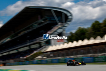 2024-06-21 - 01 VERSTAPPEN Max (nld), Red Bull Racing RB20, action during the Formula 1 Aramco Gran Premio de Espana 2024, 10th round of the 2024 Formula One World Championship from June 21 to 23, 2024 on the Circuit de Barcelona-Catalunya, in Montmeló, Spain - F1 - SPANISH GRAND PRIX 2024 - FORMULA 1 - MOTORS