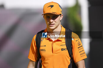 2024-06-22 - PIASTRI Oscar (aus), McLaren F1 Team MCL38, portrait during the Formula 1 Aramco Gran Premio de Espana 2024, 10th round of the 2024 Formula One World Championship from June 21 to 23, 2024 on the Circuit de Barcelona-Catalunya, in Montmeló, Spain - F1 - SPANISH GRAND PRIX 2024 - FORMULA 1 - MOTORS