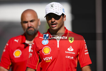 2024-06-22 - SAINZ Carlos (spa), Scuderia Ferrari SF-24, portrait during the Formula 1 Aramco Gran Premio de Espana 2024, 10th round of the 2024 Formula One World Championship from June 21 to 23, 2024 on the Circuit de Barcelona-Catalunya, in Montmeló, Spain - F1 - SPANISH GRAND PRIX 2024 - FORMULA 1 - MOTORS