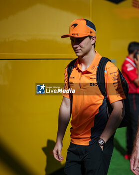 2024-06-22 - PIASTRI Oscar (aus), McLaren F1 Team MCL38, portrait during the Formula 1 Aramco Gran Premio de Espana 2024, 10th round of the 2024 Formula One World Championship from June 21 to 23, 2024 on the Circuit de Barcelona-Catalunya, in Montmeló, Spain - F1 - SPANISH GRAND PRIX 2024 - FORMULA 1 - MOTORS