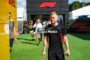 2024-06-22 - MAGNUSSEN Kevin (den), Haas F1 Team VF-24 Ferrari, portrait during the Formula 1 Aramco Gran Premio de Espana 2024, 10th round of the 2024 Formula One World Championship from June 21 to 23, 2024 on the Circuit de Barcelona-Catalunya, in Montmeló, Spain - F1 - SPANISH GRAND PRIX 2024 - FORMULA 1 - MOTORS