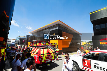 2024-06-22 - McLaren F1 Team motorhome on fire in the paddock during the Formula 1 Aramco Gran Premio de Espana 2024, 10th round of the 2024 Formula One World Championship from June 21 to 23, 2024 on the Circuit de Barcelona-Catalunya, in Montmeló, Spain - F1 - SPANISH GRAND PRIX 2024 - FORMULA 1 - MOTORS