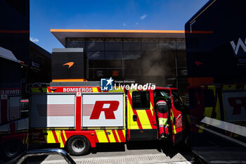 2024-06-22 - McLaren F1 Team motorhome on fire in the paddock during the Formula 1 Aramco Gran Premio de Espana 2024, 10th round of the 2024 Formula One World Championship from June 21 to 23, 2024 on the Circuit de Barcelona-Catalunya, in Montmeló, Spain - F1 - SPANISH GRAND PRIX 2024 - FORMULA 1 - MOTORS