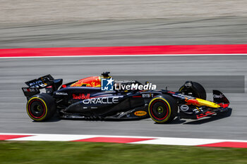 2024-06-22 - 01 VERSTAPPEN Max (nld), Red Bull Racing RB20, action during the Formula 1 Aramco Gran Premio de Espana 2024, 10th round of the 2024 Formula One World Championship from June 21 to 23, 2024 on the Circuit de Barcelona-Catalunya, in Montmeló, Spain - F1 - SPANISH GRAND PRIX 2024 - FORMULA 1 - MOTORS