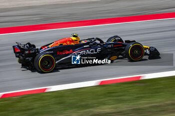 2024-06-22 - 11 PEREZ Sergio (mex), Red Bull Racing RB20, action during the Formula 1 Aramco Gran Premio de Espana 2024, 10th round of the 2024 Formula One World Championship from June 21 to 23, 2024 on the Circuit de Barcelona-Catalunya, in Montmeló, Spain - F1 - SPANISH GRAND PRIX 2024 - FORMULA 1 - MOTORS