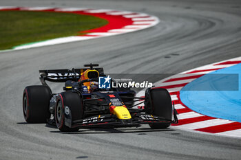 2024-06-22 - 01 VERSTAPPEN Max (nld), Red Bull Racing RB20, action during the Formula 1 Aramco Gran Premio de Espana 2024, 10th round of the 2024 Formula One World Championship from June 21 to 23, 2024 on the Circuit de Barcelona-Catalunya, in Montmeló, Spain - F1 - SPANISH GRAND PRIX 2024 - FORMULA 1 - MOTORS