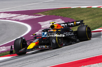 2024-06-22 - 11 PEREZ Sergio (mex), Red Bull Racing RB20, action during the Formula 1 Aramco Gran Premio de Espana 2024, 10th round of the 2024 Formula One World Championship from June 21 to 23, 2024 on the Circuit de Barcelona-Catalunya, in Montmeló, Spain - F1 - SPANISH GRAND PRIX 2024 - FORMULA 1 - MOTORS