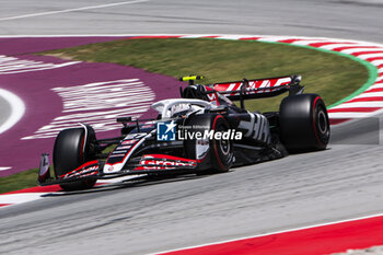 2024-06-22 - 27 HULKENBERG Nico (ger), Haas F1 Team VF-24 Ferrari, action during the Formula 1 Aramco Gran Premio de Espana 2024, 10th round of the 2024 Formula One World Championship from June 21 to 23, 2024 on the Circuit de Barcelona-Catalunya, in Montmeló, Spain - F1 - SPANISH GRAND PRIX 2024 - FORMULA 1 - MOTORS