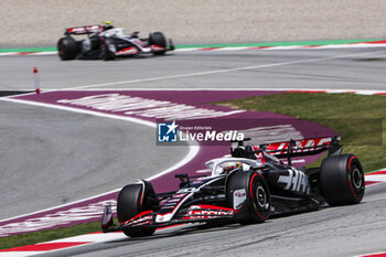 2024-06-22 - 20 MAGNUSSEN Kevin (den), Haas F1 Team VF-24 Ferrari, action during the Formula 1 Aramco Gran Premio de Espana 2024, 10th round of the 2024 Formula One World Championship from June 21 to 23, 2024 on the Circuit de Barcelona-Catalunya, in Montmeló, Spain - F1 - SPANISH GRAND PRIX 2024 - FORMULA 1 - MOTORS