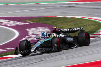 2024-06-22 - 44 HAMILTON Lewis (gbr), Mercedes AMG F1 Team W15, action during the Formula 1 Aramco Gran Premio de Espana 2024, 10th round of the 2024 Formula One World Championship from June 21 to 23, 2024 on the Circuit de Barcelona-Catalunya, in Montmeló, Spain - F1 - SPANISH GRAND PRIX 2024 - FORMULA 1 - MOTORS