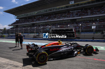 2024-06-22 - 11 PEREZ Sergio (mex), Red Bull Racing RB20, action during the Formula 1 Aramco Gran Premio de Espana 2024, 10th round of the 2024 Formula One World Championship from June 21 to 23, 2024 on the Circuit de Barcelona-Catalunya, in Montmeló, Spain - F1 - SPANISH GRAND PRIX 2024 - FORMULA 1 - MOTORS