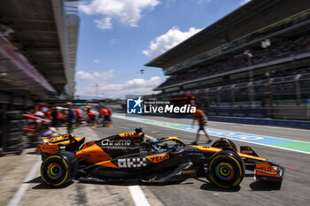 2024-06-22 - 81 PIASTRI Oscar (aus), McLaren F1 Team MCL38, action during the Formula 1 Aramco Gran Premio de Espana 2024, 10th round of the 2024 Formula One World Championship from June 21 to 23, 2024 on the Circuit de Barcelona-Catalunya, in Montmeló, Spain - F1 - SPANISH GRAND PRIX 2024 - FORMULA 1 - MOTORS