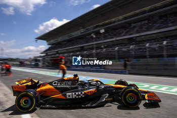 2024-06-22 - 81 PIASTRI Oscar (aus), McLaren F1 Team MCL38, action during the Formula 1 Aramco Gran Premio de Espana 2024, 10th round of the 2024 Formula One World Championship from June 21 to 23, 2024 on the Circuit de Barcelona-Catalunya, in Montmeló, Spain - F1 - SPANISH GRAND PRIX 2024 - FORMULA 1 - MOTORS