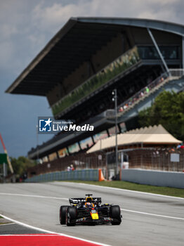 2024-06-22 - 01 VERSTAPPEN Max (nld), Red Bull Racing RB20, action during the Formula 1 Aramco Gran Premio de Espana 2024, 10th round of the 2024 Formula One World Championship from June 21 to 23, 2024 on the Circuit de Barcelona-Catalunya, in Montmeló, Spain - F1 - SPANISH GRAND PRIX 2024 - FORMULA 1 - MOTORS