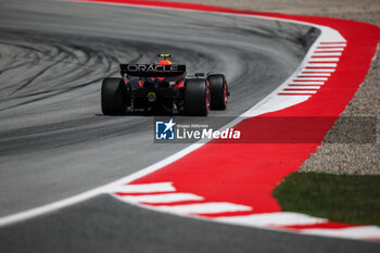 2024-06-22 - 11 PEREZ Sergio (mex), Red Bull Racing RB20, action during the Formula 1 Aramco Gran Premio de Espana 2024, 10th round of the 2024 Formula One World Championship from June 21 to 23, 2024 on the Circuit de Barcelona-Catalunya, in Montmeló, Spain - F1 - SPANISH GRAND PRIX 2024 - FORMULA 1 - MOTORS