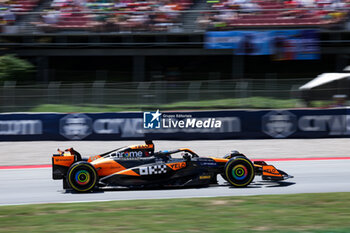 2024-06-22 - 81 PIASTRI Oscar (aus), McLaren F1 Team MCL38, action during the Formula 1 Aramco Gran Premio de Espana 2024, 10th round of the 2024 Formula One World Championship from June 21 to 23, 2024 on the Circuit de Barcelona-Catalunya, in Montmeló, Spain - F1 - SPANISH GRAND PRIX 2024 - FORMULA 1 - MOTORS