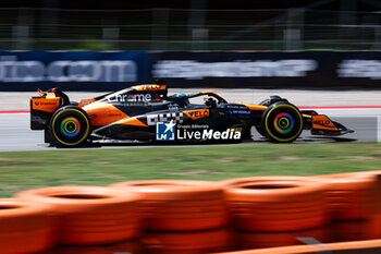 2024-06-22 - 81 PIASTRI Oscar (aus), McLaren F1 Team MCL38, action during the Formula 1 Aramco Gran Premio de Espana 2024, 10th round of the 2024 Formula One World Championship from June 21 to 23, 2024 on the Circuit de Barcelona-Catalunya, in Montmeló, Spain - F1 - SPANISH GRAND PRIX 2024 - FORMULA 1 - MOTORS