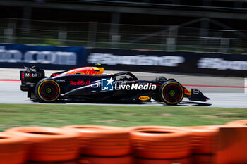 2024-06-22 - 11 PEREZ Sergio (mex), Red Bull Racing RB20, action during the Formula 1 Aramco Gran Premio de Espana 2024, 10th round of the 2024 Formula One World Championship from June 21 to 23, 2024 on the Circuit de Barcelona-Catalunya, in Montmeló, Spain - F1 - SPANISH GRAND PRIX 2024 - FORMULA 1 - MOTORS