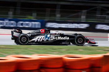 2024-06-22 - 20 MAGNUSSEN Kevin (den), Haas F1 Team VF-24 Ferrari, action during the Formula 1 Aramco Gran Premio de Espana 2024, 10th round of the 2024 Formula One World Championship from June 21 to 23, 2024 on the Circuit de Barcelona-Catalunya, in Montmeló, Spain - F1 - SPANISH GRAND PRIX 2024 - FORMULA 1 - MOTORS