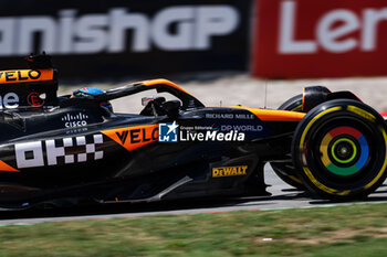 2024-06-22 - 81 PIASTRI Oscar (aus), McLaren F1 Team MCL38, action during the Formula 1 Aramco Gran Premio de Espana 2024, 10th round of the 2024 Formula One World Championship from June 21 to 23, 2024 on the Circuit de Barcelona-Catalunya, in Montmeló, Spain - F1 - SPANISH GRAND PRIX 2024 - FORMULA 1 - MOTORS